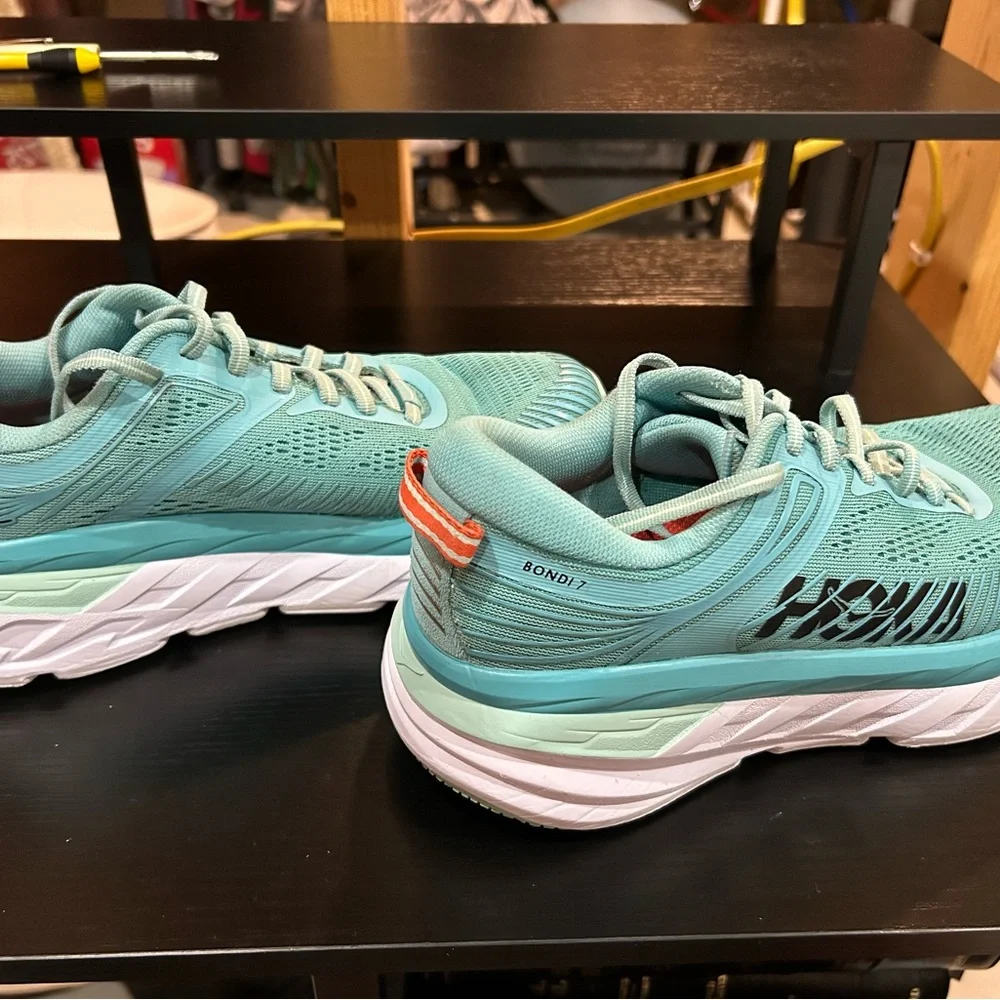 Hokas One One Bondi 7, Size 6.5 EASTER SALE! - Picture 4 of 5